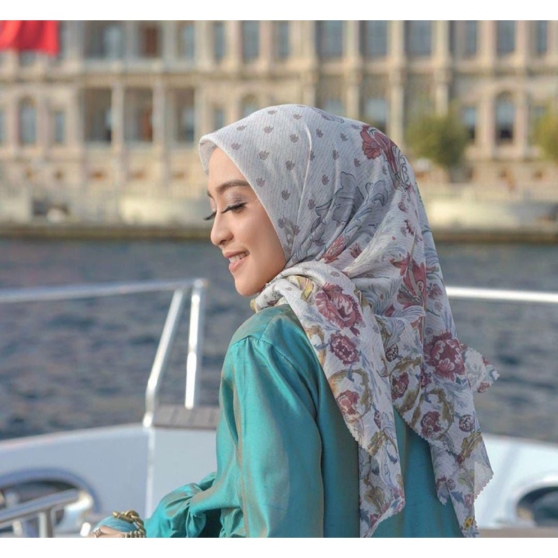 buttonscarves royale series white