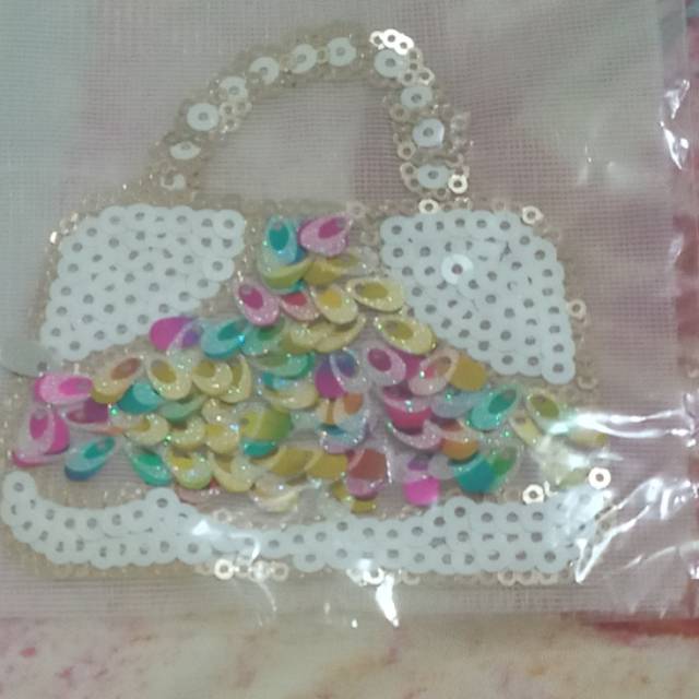 

Emblem borci bentuk tas pita