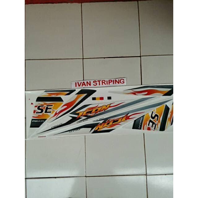stiker / striping motor beat FI icon SE api