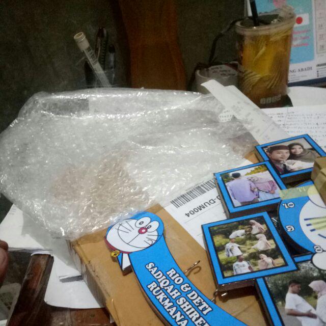 Jam Dinding Pigura Foto Karakter Kartun Doraemon Hadiah Kado Custom Ultah Ulang Tahun Wisuda Wedding