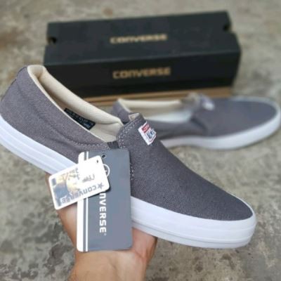 Sepatu Converse Slip on Pria Wanita
