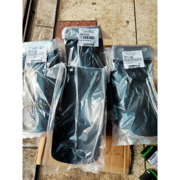 PENAHAN LUMPUR PELINDUNG SOK BELAKANG KLX 150 ALL SERIES ORIGINAL KAWASAKI