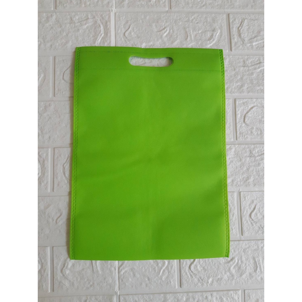 

Tas Spunbond Oval (12 BUAH) 25CMx35CM GOODIE BAG