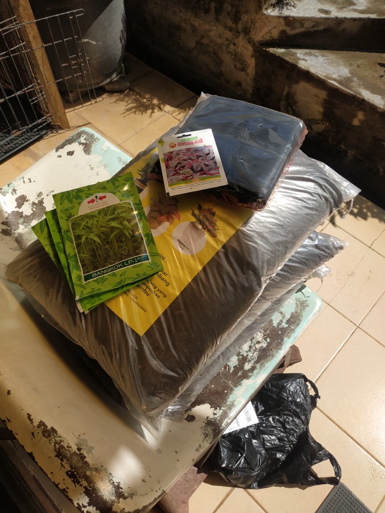 Isi 500 Gram -/+ 20 Pcs Polibag Tanaman 35/17,5 X 35 Cm