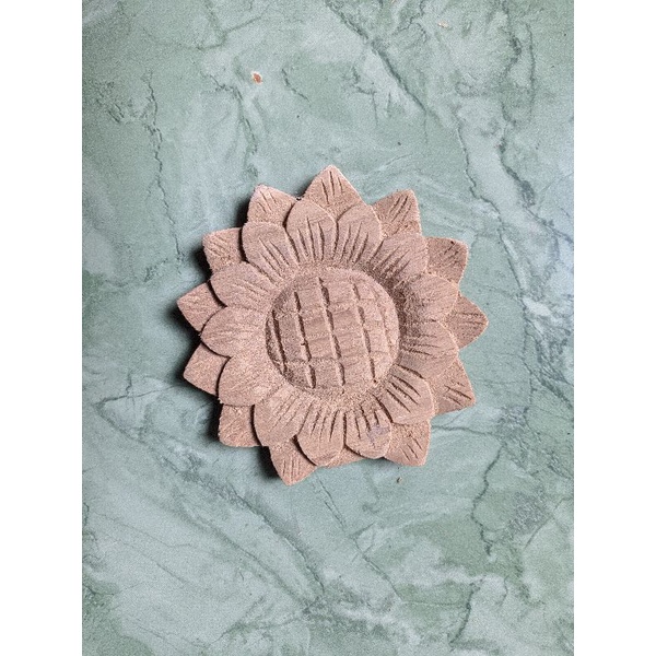 Ornamen motif bunga matahari kayu jati
