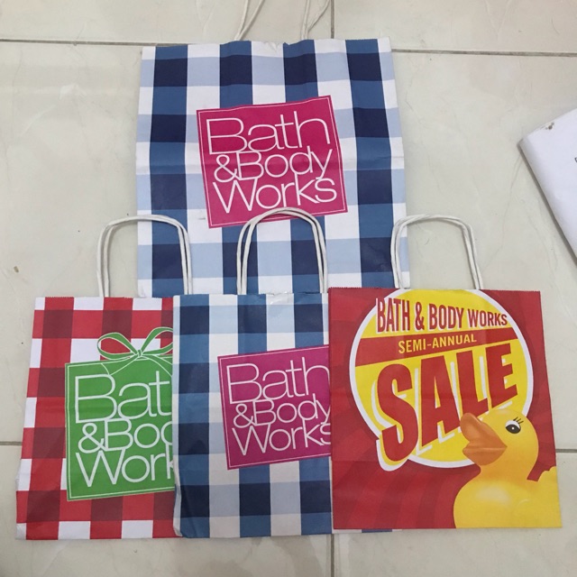 

PAPER BAG BATH AND BODY WORKS