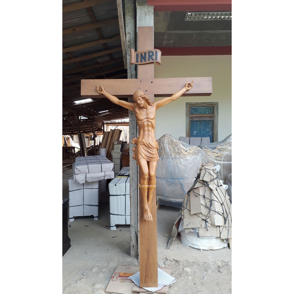 Patung Tuhan Yesus Disalib minimalis