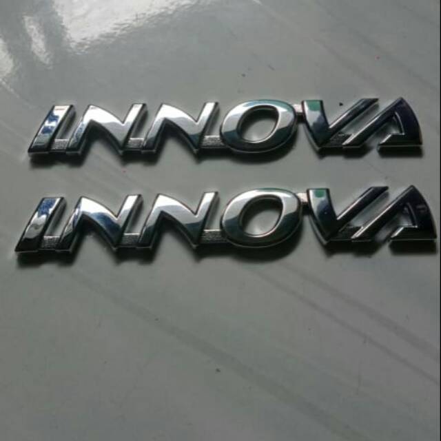 EMBLEM TULISAN INNOVA KECIL