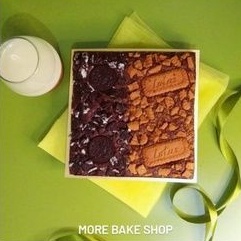 

Fudgy Brownies Lotus Oreo Biscuits Large