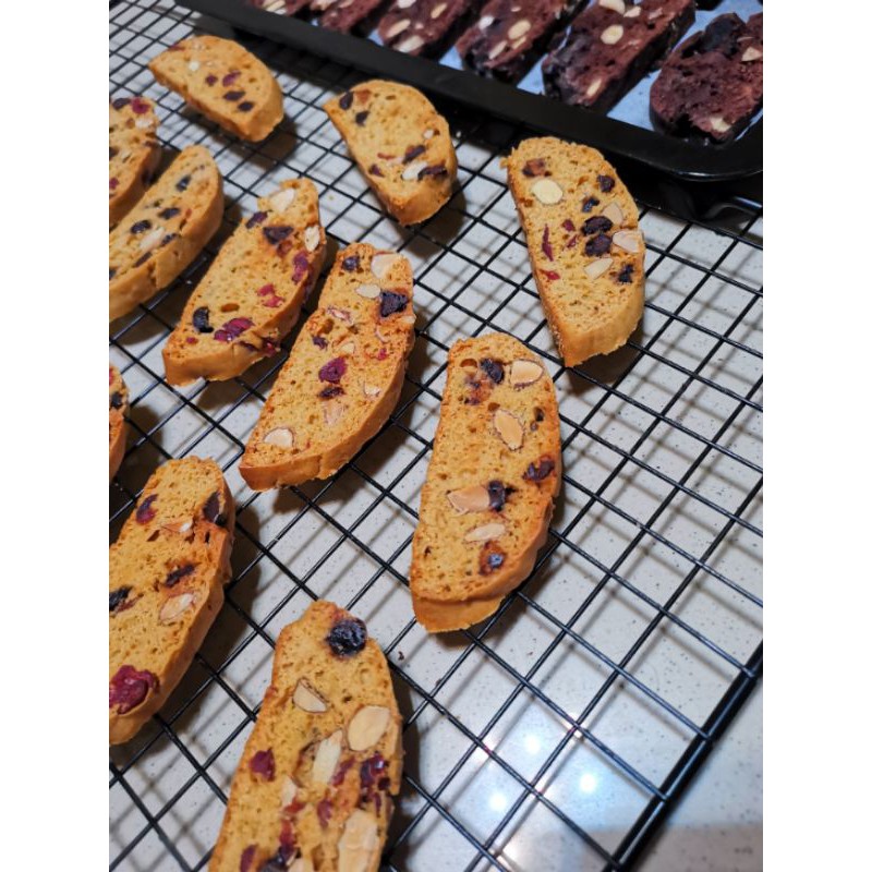 

almond cranberry biscotti