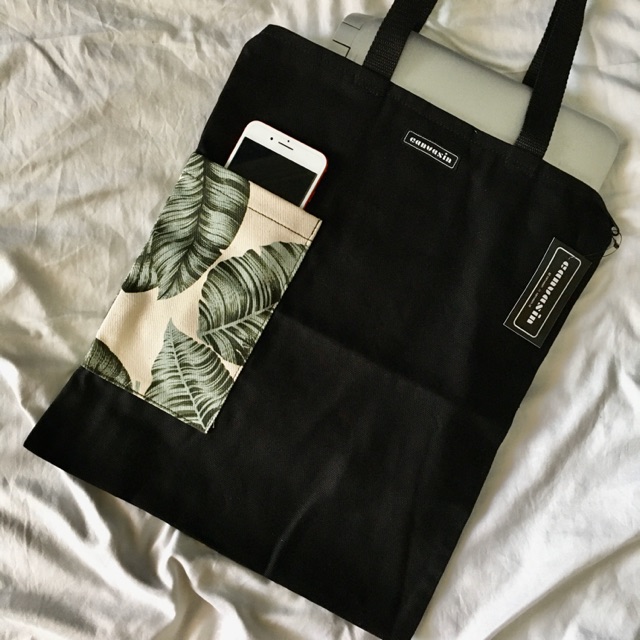 Tote bag black &amp; banana leaf