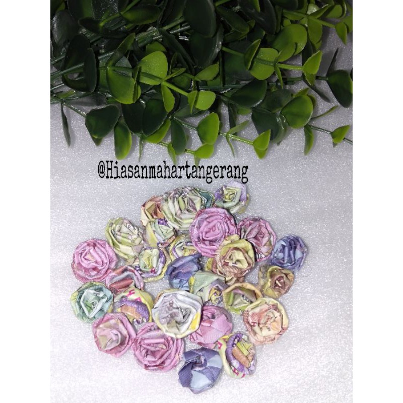 Bunga hiasan mahar kecil 1,5 cm (dari uang mainan bahan glossy/doff)