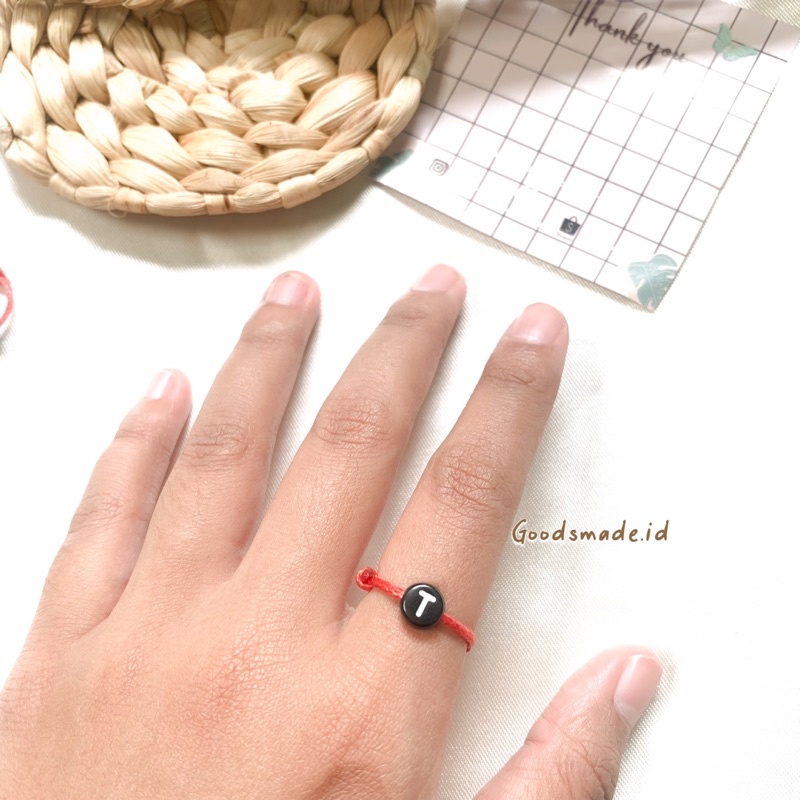 CINCIN INISIAL TALI MERAH