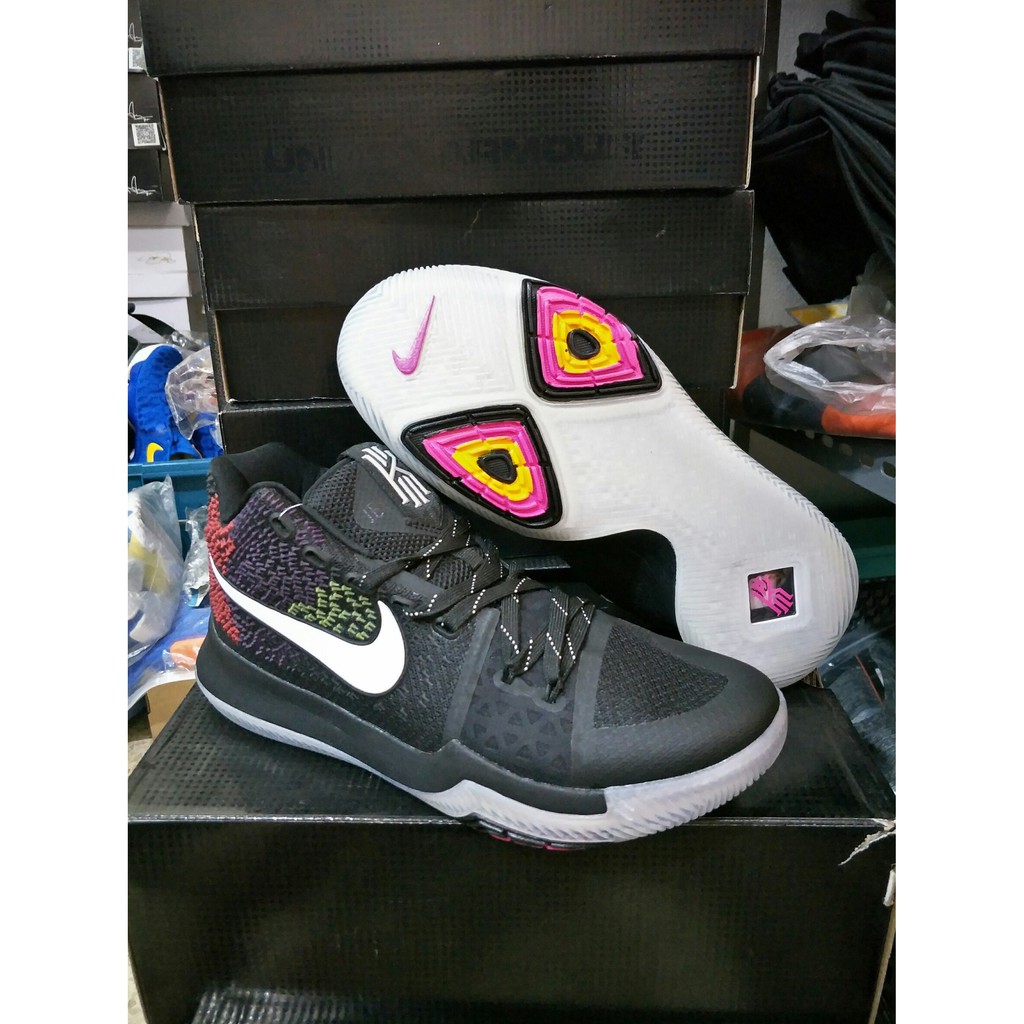Sepatu Basket Kuliah(Free kaos kaki) Sepatu Basket Nike Kyrie 3 Black Tri
