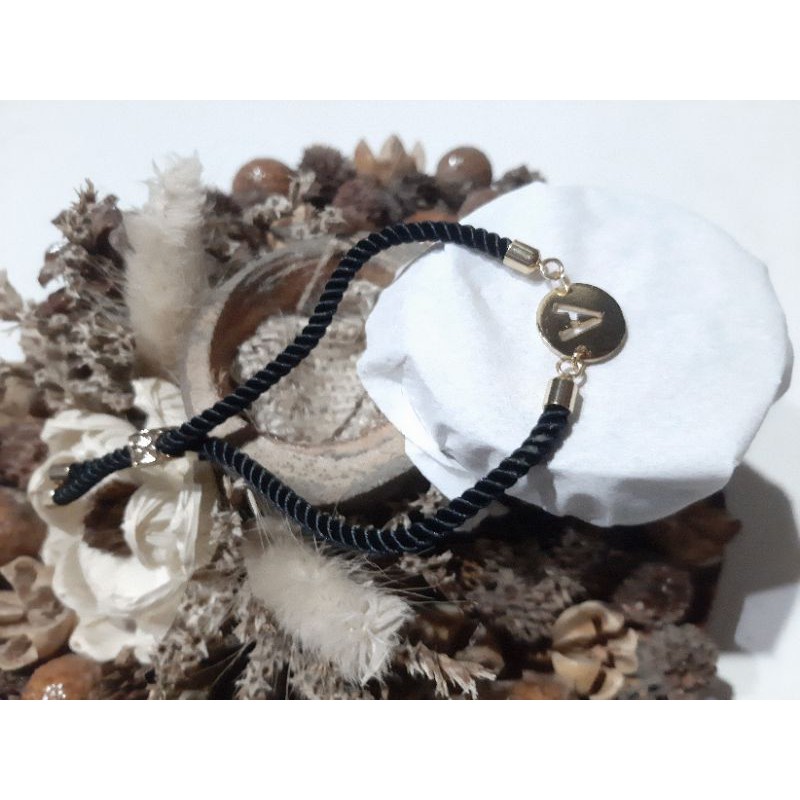 gelang tali inisial lapis emas
