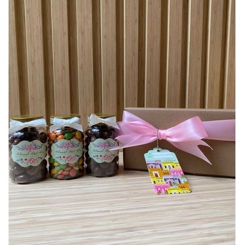 

PAKET HAMPERS LEBARAN DELFI / SILVERQUEEN ISI 3 TOPLES