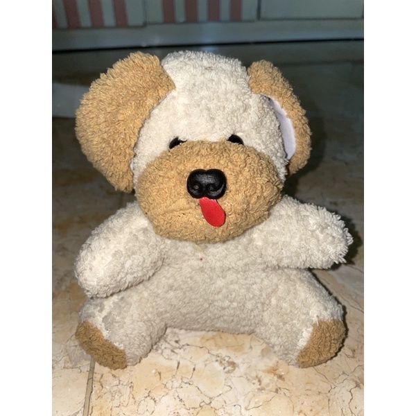 boneka kecil anak anjing