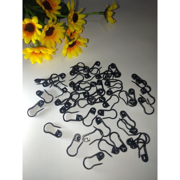 peniti bohlam plastik hitam dan putih