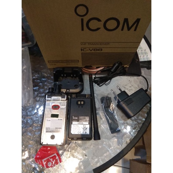 Ht Icom V88 IC - V88 VHF 136 - 174 mhz ht handy talkie