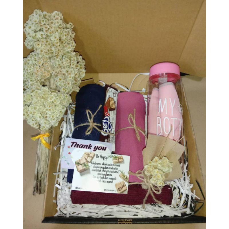 

Gift Box Jilbab Kado wisuda Kado ulangtahun Hampers