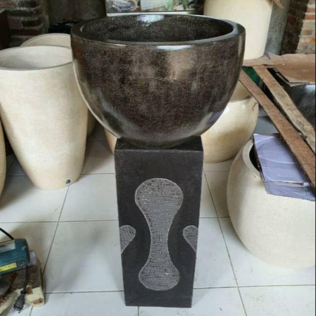 Wastafel minimalis terrazo mangkok besar dengan cat hitam glossy