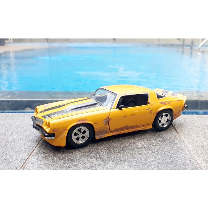 Jada 1977 Chevy Camaro Bumblebee Transformers  Diecast Miniatur Mobil 1:24