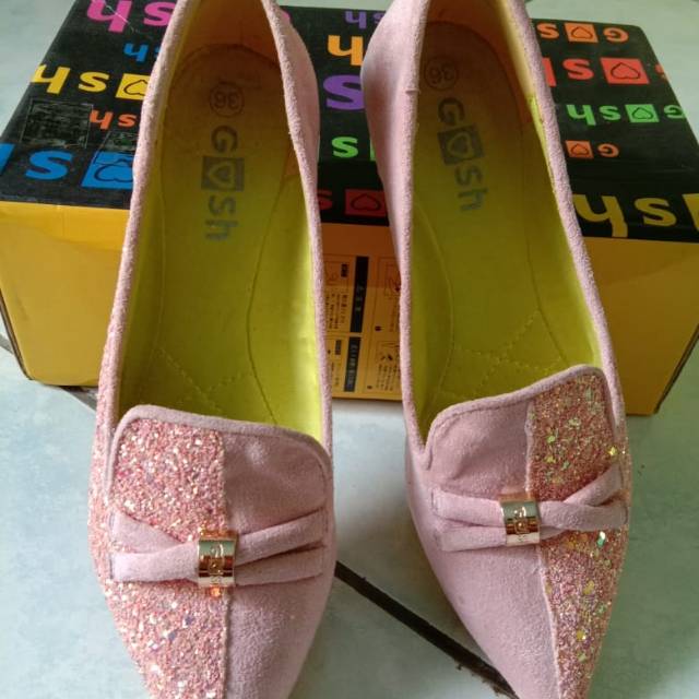 Sepatu gosh wanita