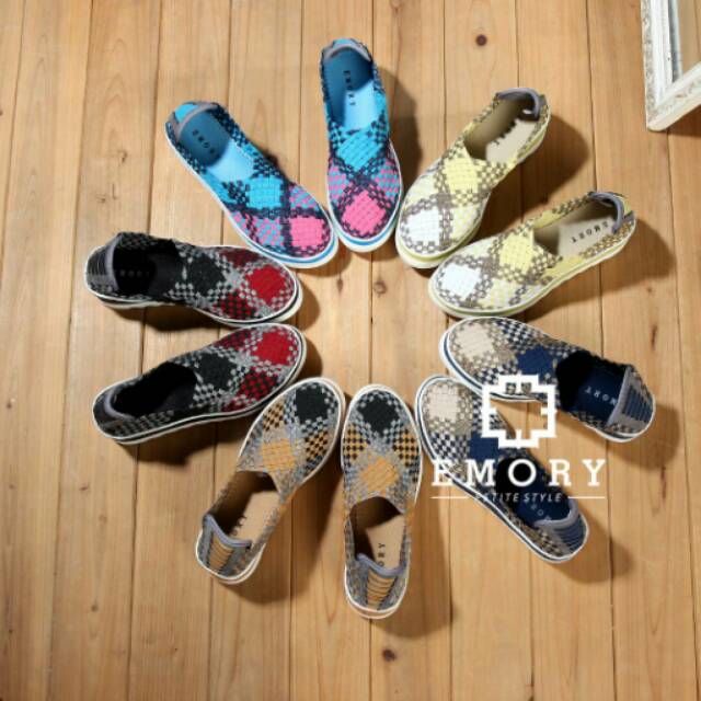 Sepatu rajut emory zuraya