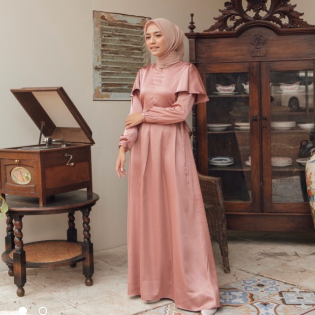 Rinjani plain dress wearing klamby