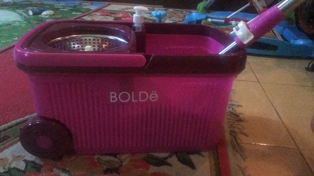 Bolde Super Mop Wheels Series Elegante Alat Pel Dilengkapi Dengan Roda Dan Tarikan Praktis Bersih