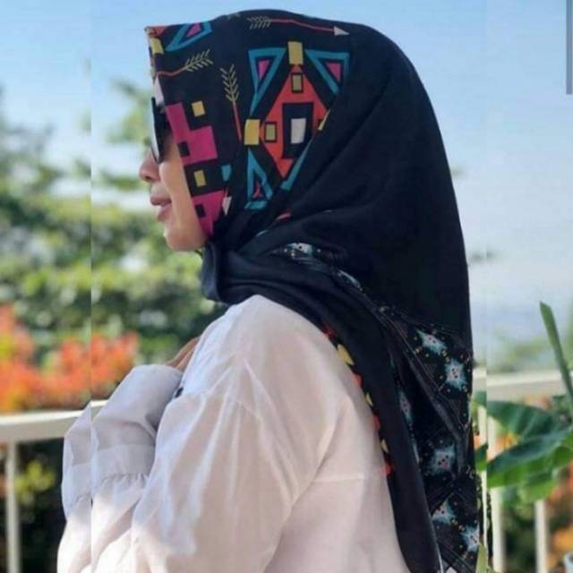 TERLARIS DENAY KW BINTANG VOAL KERUDUNG SEGI EMPAT JILBAB