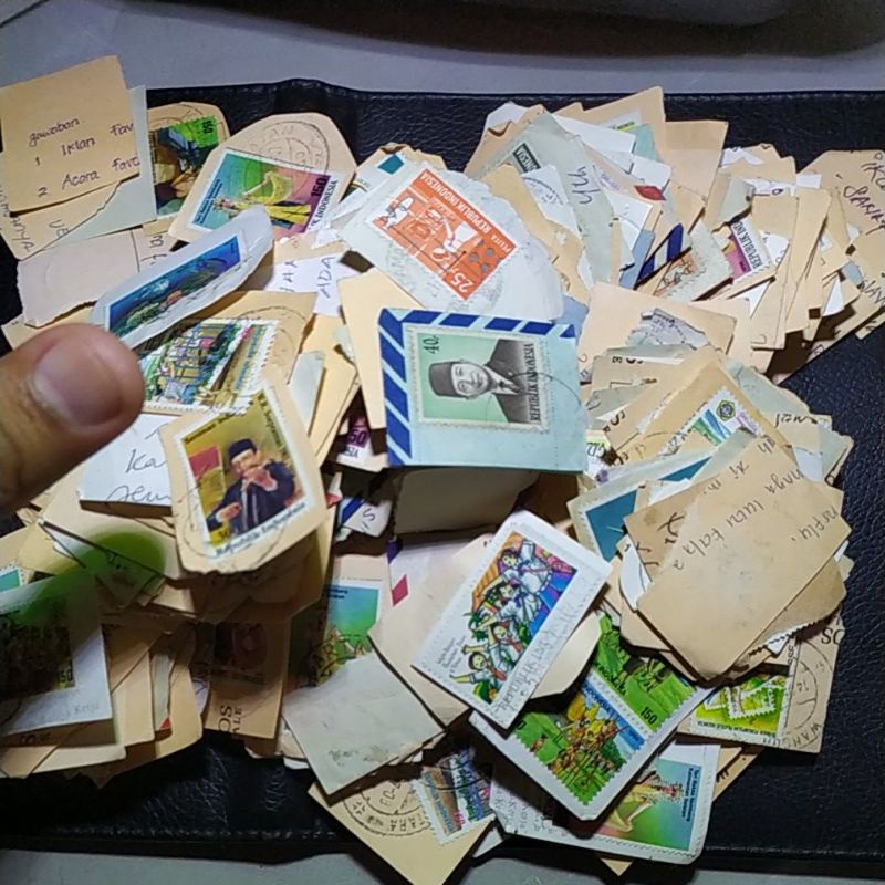 

prangko perangko indonesia used bekas jadul lama hnya ada 25 jenis berbeda
