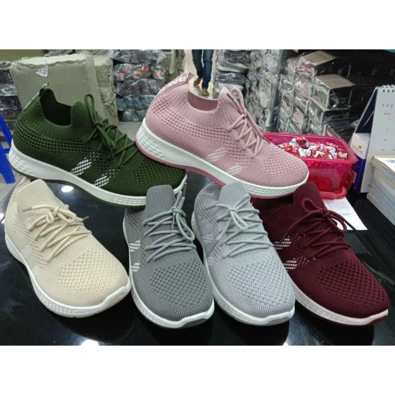 SEPATU CEWEK  KDM / SEPATU SNEAKER KEKINIAN