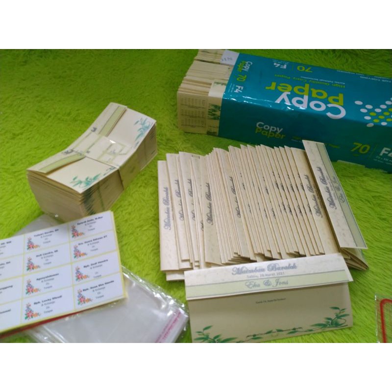 

Undangan pernikahan kertas F4 Jasmine