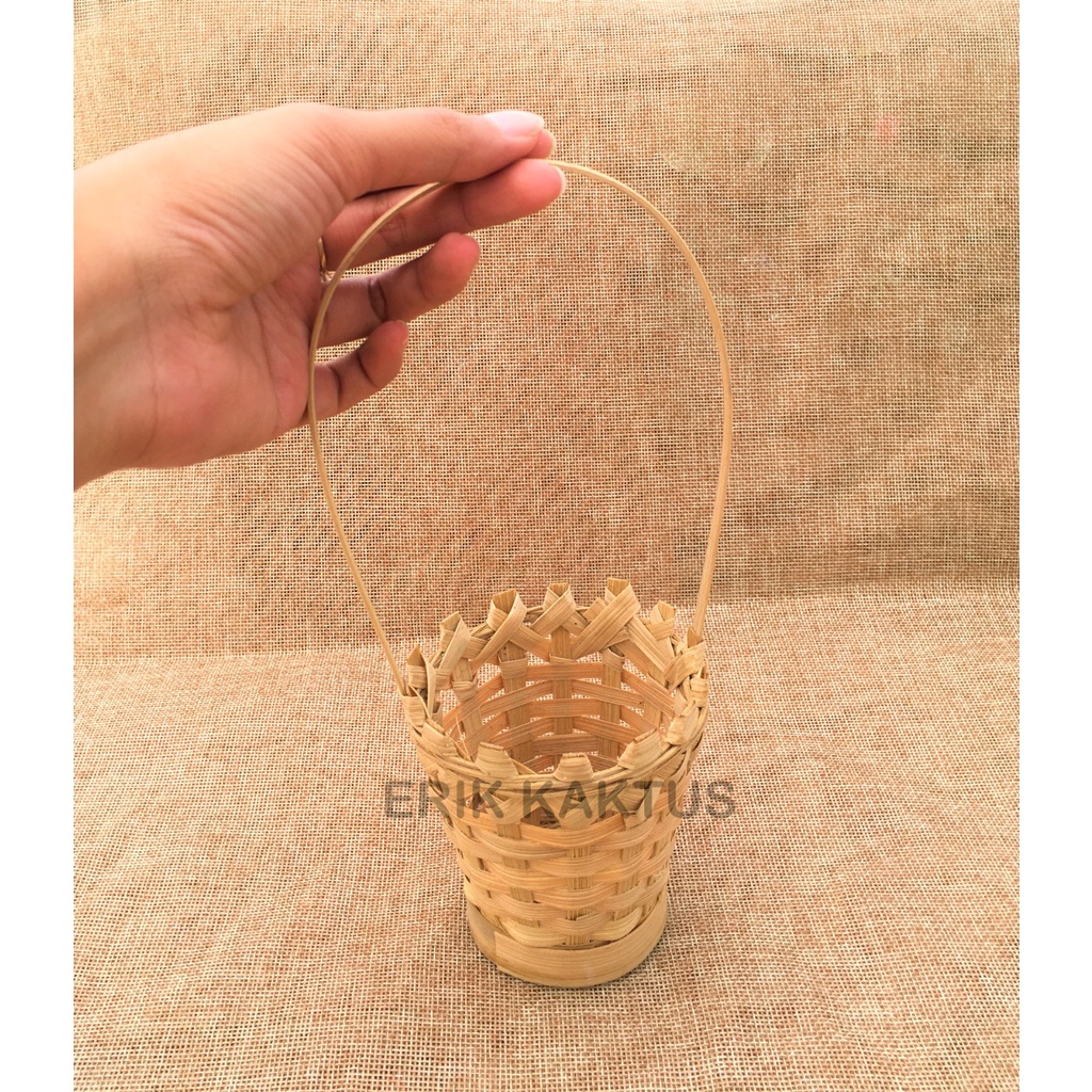 

(1pcs) Souvenir Keranjang Bambu Handmade Size 8cm