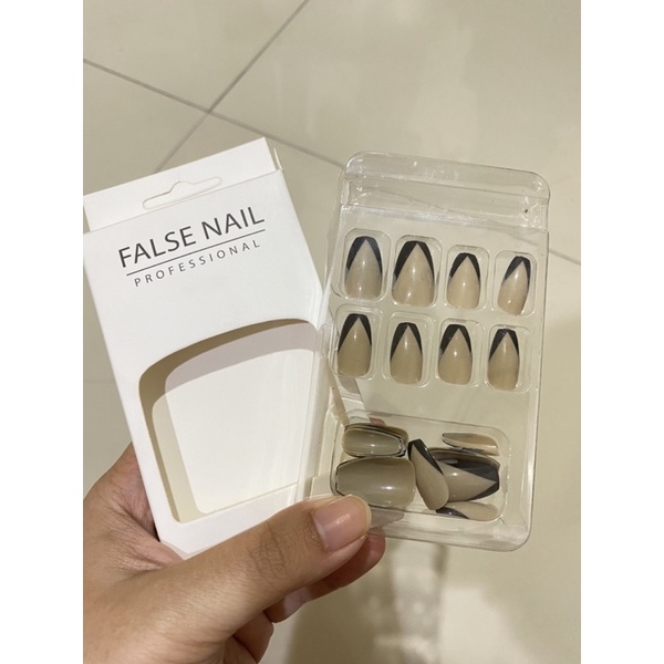 Kuku palsu / False Nail / Nail art / Kuku nail art / kuku palsu nail art / simple / simple nail art 