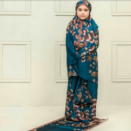 Wearing Klamby Prayer Set Kids Mukena Anak Wearing Klamby