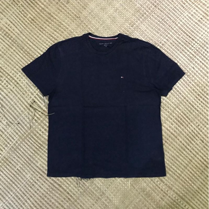 TOMMY HILFIGER KAOS TSHIRT KAOS KERAH / SECOND BEKAS PRELOVED ORIGINAL / HOODIE CREWNECK