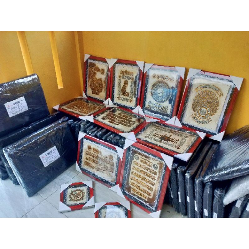 

PACKING DUS DAN BUBBLE WRAP SUPER AMAN GARANSI PAKET RUSAK GANTI BARU HIASAN DINDING KALIGRAFI KULIT