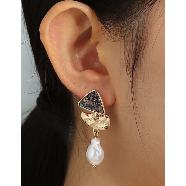 LRC Anting Tusuk Fashion Pearl Detachable Two-wear Abalone Triangle Pearl K78082