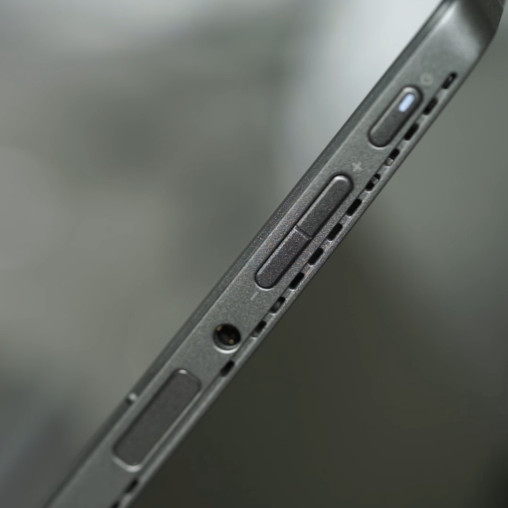 Lenovo Miix 520 Core i7 8th Gen Tablet 2in1 RAM 8GB SSD