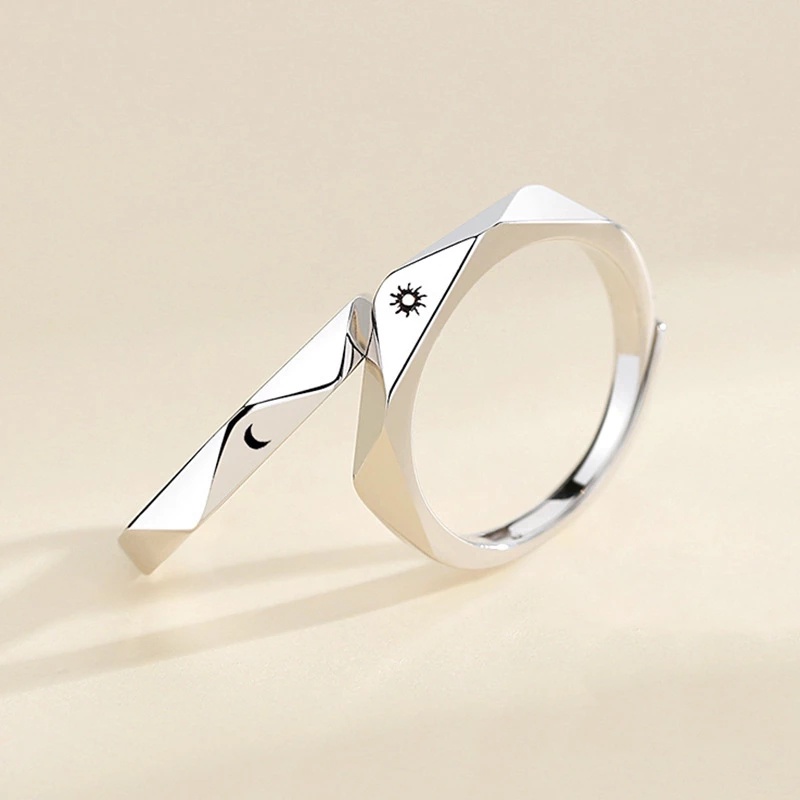 2pcs / Set Cincin Model Terbuka Bahan Alloy Desain Matahari / Bulan Warna Silver Gaya Elegan Untuk Pasangan