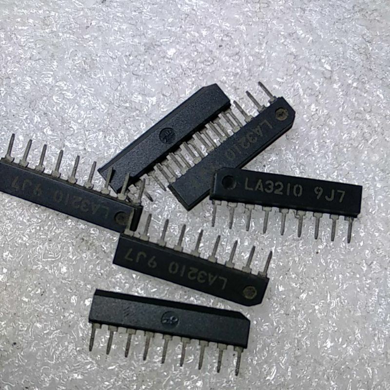 IC LA 3210