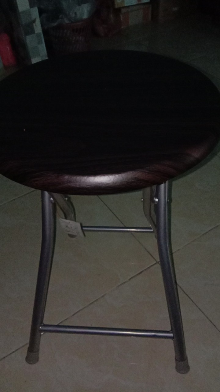 Kursi Lipat Kayu Warna Coklat Tua Dan Coklat Muda