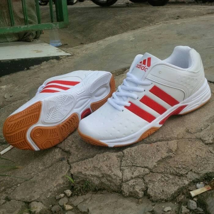 SALE Sepatu Adidas Badminton- Tennis- Volly- dan Santai