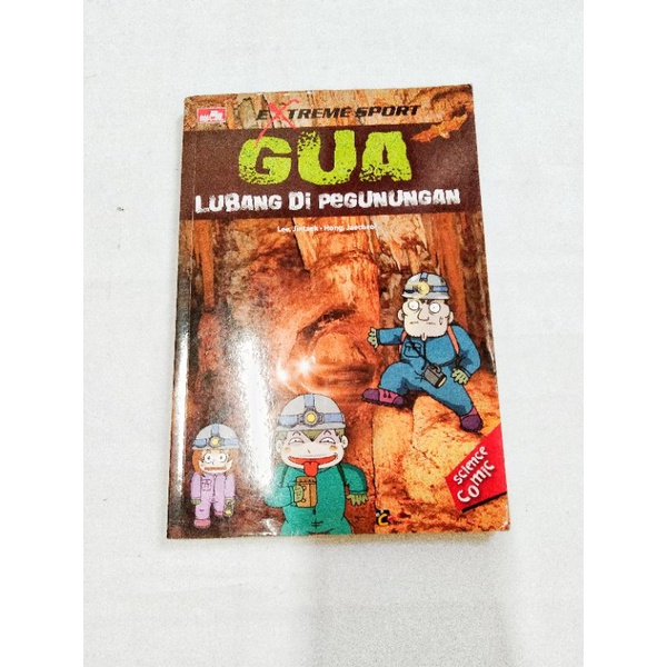 gua lubang di pegunungan