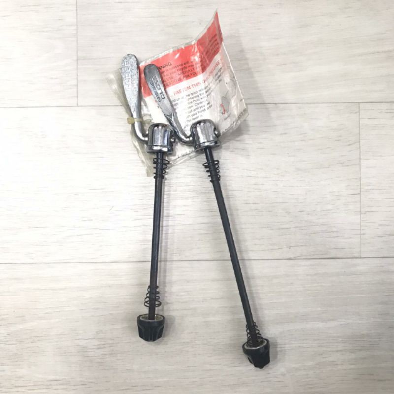As QR / Quick Release Shimano NOS sepasang Skewer Sepeda Original