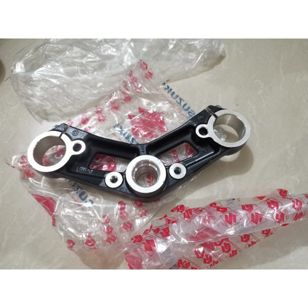 SEGITIGA ATAS GSX 150 R OEM SUZUKI