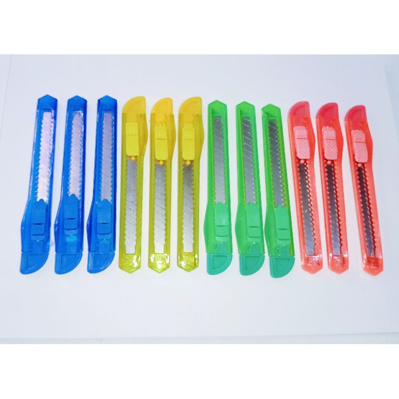 

Cutter kecil bening isi 12 pcs kater ATK bening