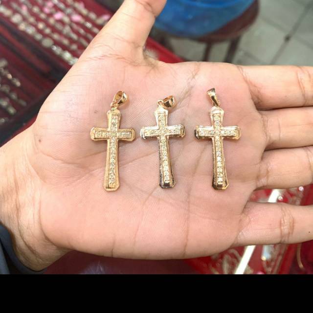 Liontin Mainan Salib